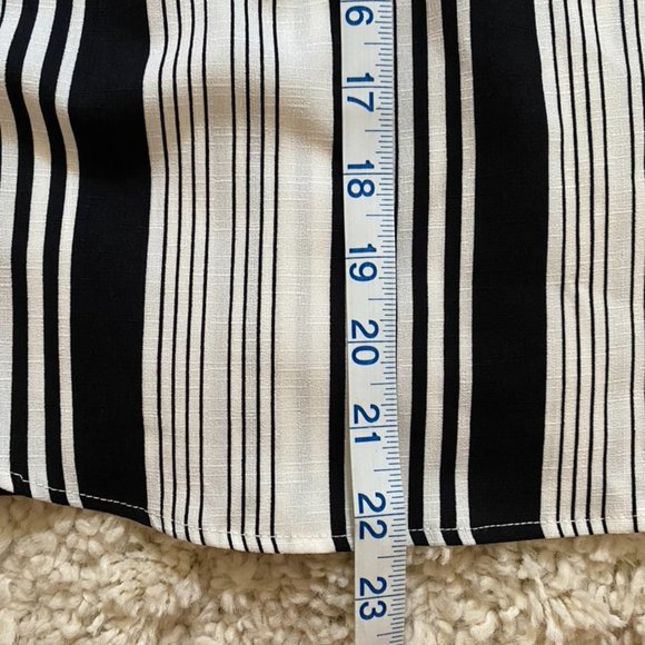 It Girl Black and White Off Shoulder Blouse NWT - Picture 8 of 9